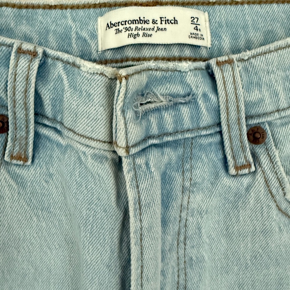 Abercrombie & Fitch Light Blue 90s Relaxed high rise jeans - Picture 8 of 10